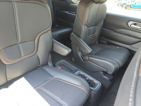 New 2025 Nissan Armada SL w/ Captain's Chari Seat Package image 27