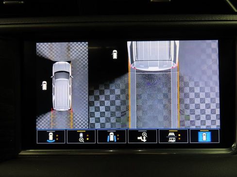 Used 2021 GMC Yukon XL Denali w/ Denali Premium Package image 13