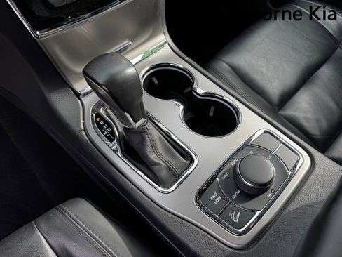 Used 2022 Jeep Grand Cherokee Limited image 21