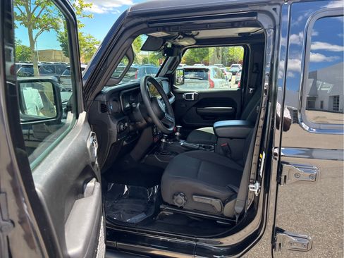 Used 2024 Jeep Wrangler Unlimited Rubicon 4xe AWD/4WD image 7