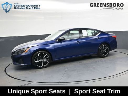 Used 2024 Nissan Altima 2.5 SR FWD image 10