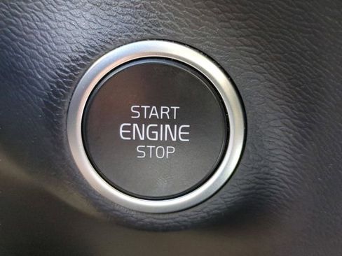 Used 2023 Volvo XC40 B5 Plus w/ Protection Package Premier image 28