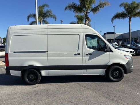 Used 2025 Mercedes-Benz Sprinter 2500 image 18