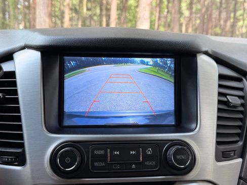 Used 2017 GMC Yukon SLE w/ SLE Value Package AWD/4WD image 4