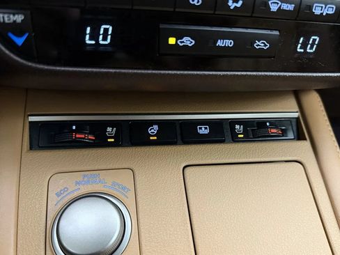 Used 2018 Lexus ES 300h w/ Luxury Package FWD image 22