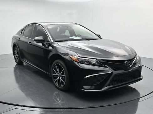 Used 2022 Toyota Camry SE FWD image 2