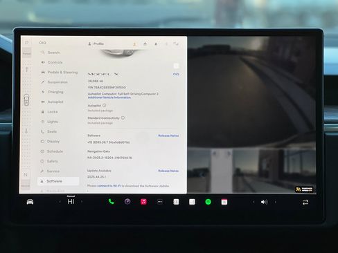 Used 2022 Tesla Model X image 18