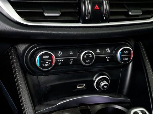 Used 2023 Alfa Romeo Stelvio Veloce image 19