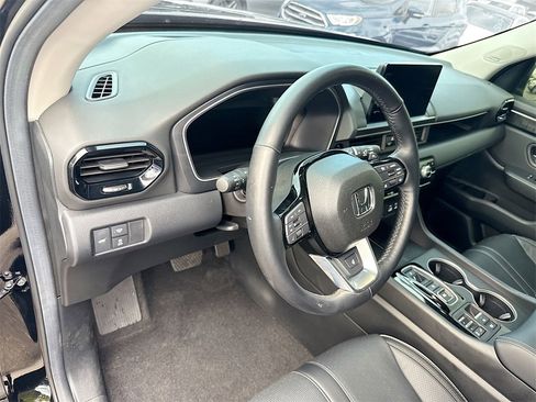 Used 2025 Honda Pilot Elite image 10