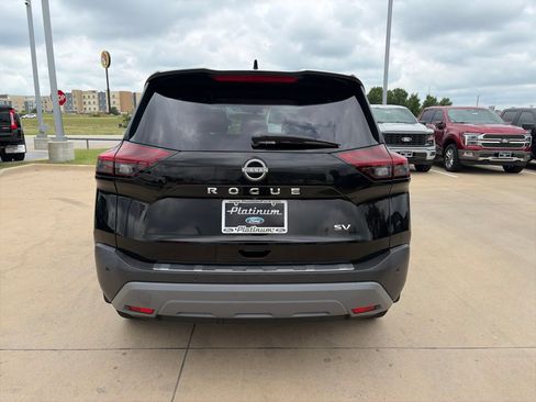 Used 2022 Nissan Rogue SV FWD image 4