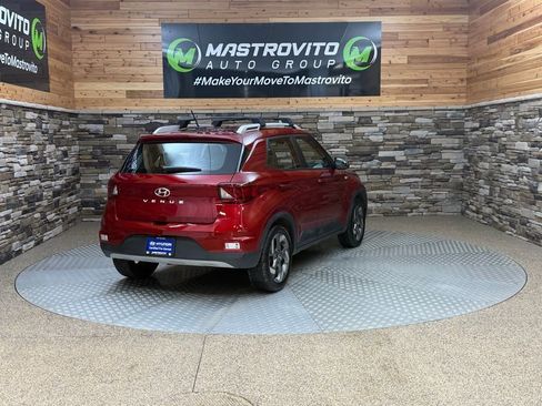 Used 2024 Hyundai Venue Limited image 9