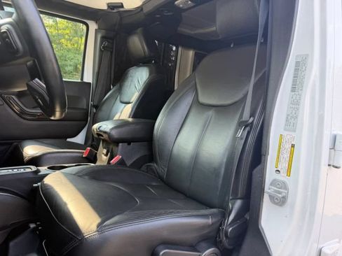 Used 2015 Jeep Wrangler Unlimited Sahara AWD/4WD image 11