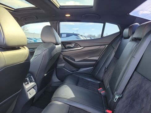 Used 2020 Nissan Maxima SR w/ Sport Mat Group image 11