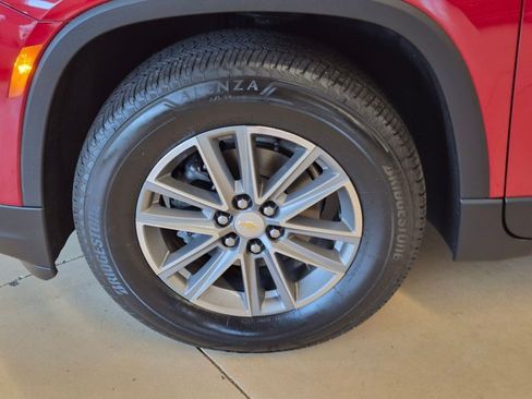 Used 2023 Chevrolet Traverse LT FWD image 27