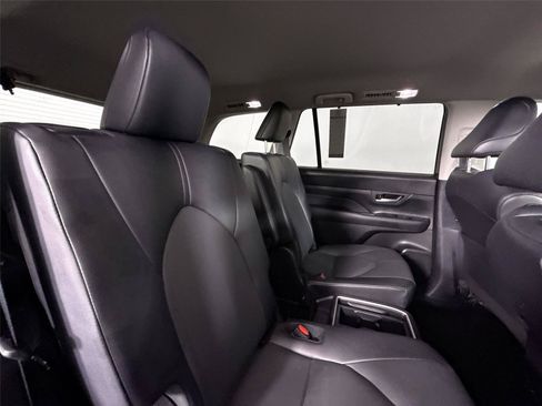 Certified 2025 Toyota Grand Highlander FWD image 41