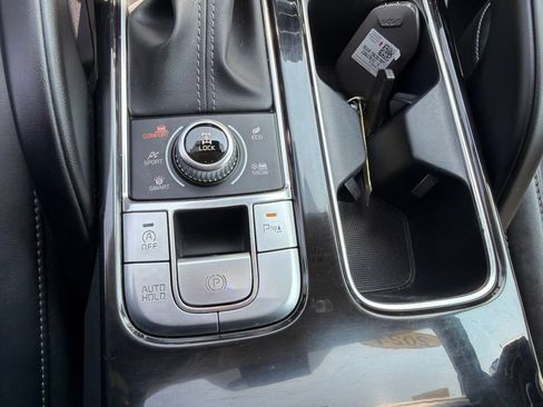 Certified 2024 Kia Telluride S w/ S Sunroof Package AWD/4WD image 19