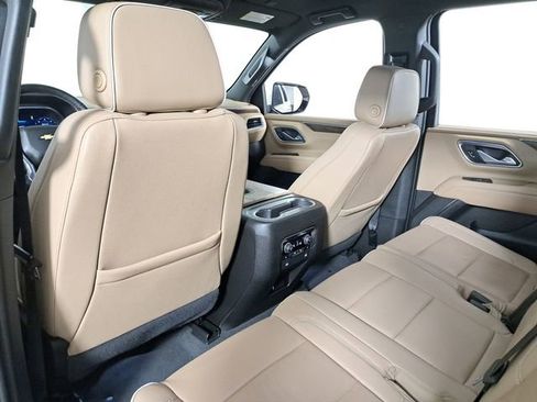 Used 2024 Chevrolet Suburban Premier image 11