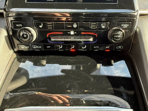 Used 2024 Jeep Grand Cherokee L Laredo image 15