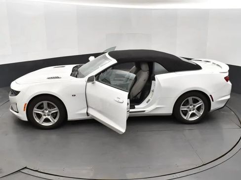 Used 2023 Chevrolet Camaro LT RWD image 7