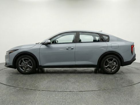 Used 2025 Kia K4 LXS image 5