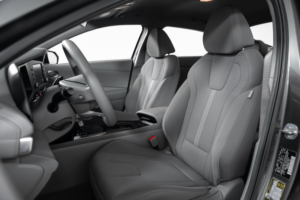 Certified 2026 Hyundai Elantra SE FWD image 21