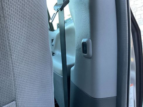 Used 2015 Toyota Sienna LE image 37