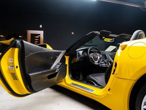 Used 2015 Chevrolet Corvette Stingray Convertible w/ 3LT Preferred Equipment Group RWD image 27