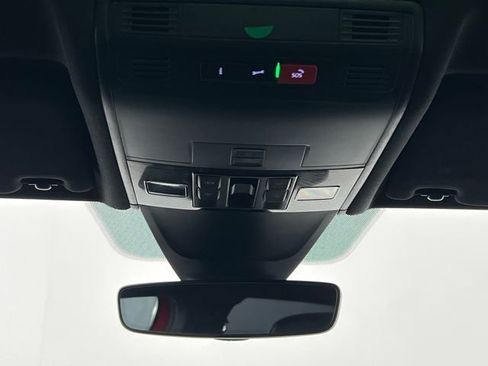 Used 2024 Volkswagen Tiguan SEL R-Line image 31