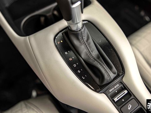 Used 2025 Honda HR-V LX image 27