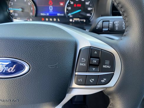 Used 2024 Ford Explorer XLT RWD image 27