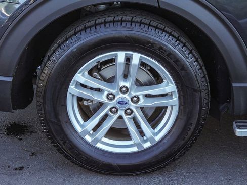 Used 2023 Ford Explorer XLT w/ Equipment Group 202A RWD image 13