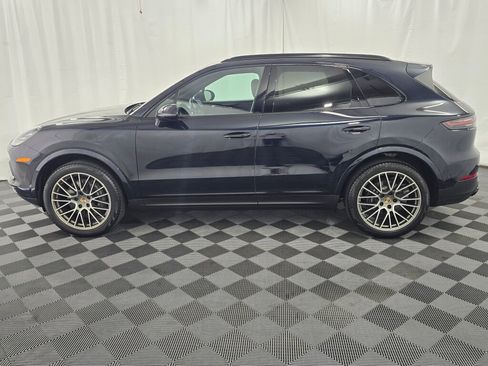 Certified 2023 Porsche Cayenne Platinum Edition AWD/4WD image 2