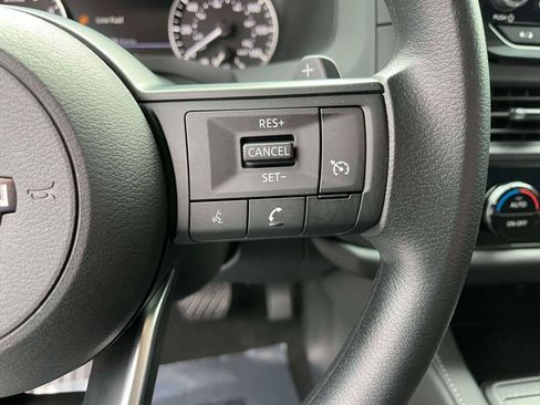 Used 2025 Nissan Pathfinder S FWD image 18