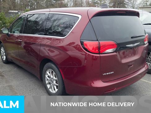 Used 2023 Chrysler Voyager LX FWD image 4