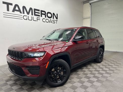 Used 2024 Jeep Grand Cherokee Altitude AWD/4WD image 2