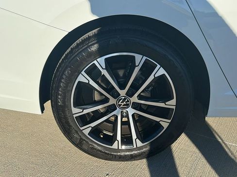 Used 2025 Volkswagen Jetta Sport image 16