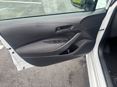 Used 2025 Toyota Corolla LE FWD image 11