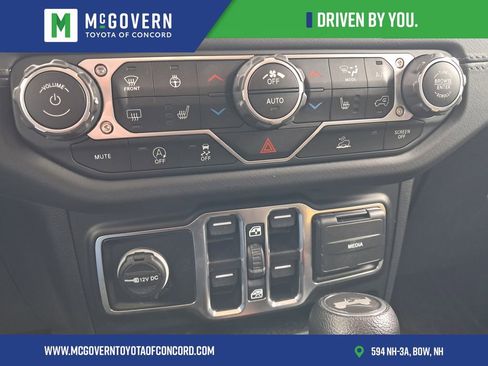 Used 2024 Jeep Wrangler Sahara image 24