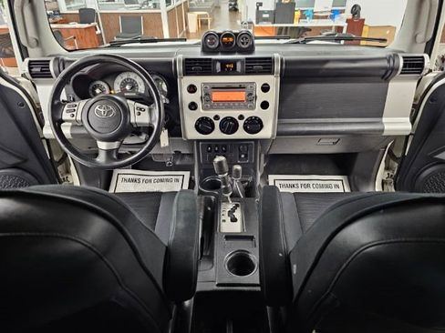 Used 2013 Toyota FJ Cruiser 4WD w/ Upgrade Pkg image 9