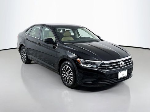 Used 2019 Volkswagen Jetta SE w/ Cold Weather Package image 3
