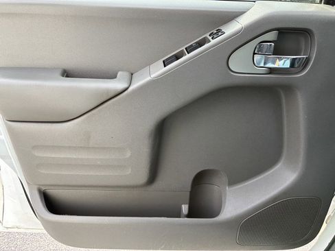 Used 2016 Nissan Frontier SV image 13