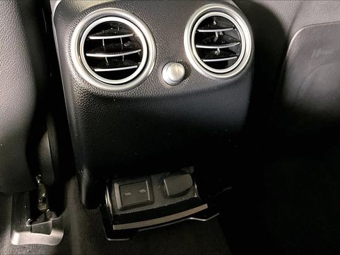 Used 2022 Mercedes-Benz GLC 300 image 32