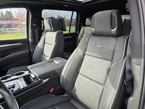 New 2026 Cadillac Escalade ESV Sport w/ LPO, ONYX Package image 25