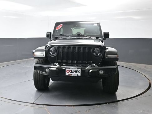 Used 2023 Jeep Wrangler Unlimited Sahara AWD/4WD image 7