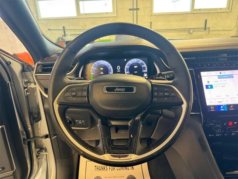 Used 2022 Jeep Grand Cherokee Trailhawk image 15