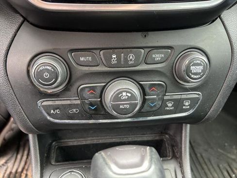 Certified 2020 Jeep Cherokee Limited AWD/4WD image 13