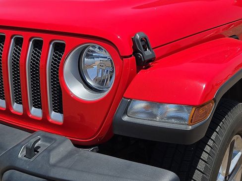 Used 2020 Jeep Wrangler Unlimited Sahara AWD/4WD image 9
