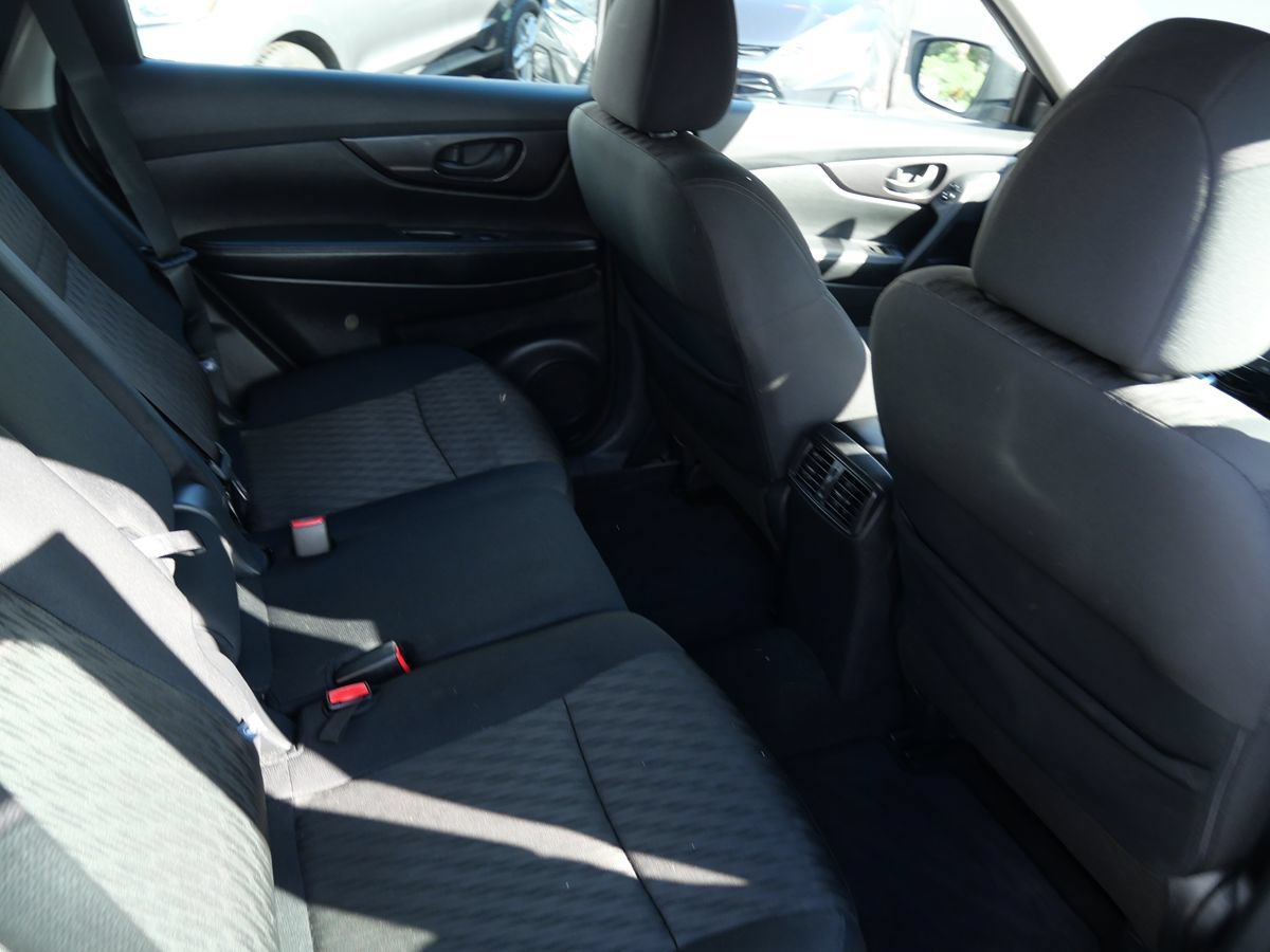 Used 2019 Nissan Rogue S AWD/4WD image 23