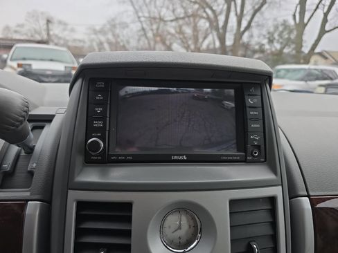 Used 2009 Chrysler Town & Country Touring image 13