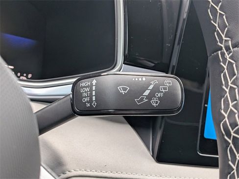 New 2026 Volkswagen Taos SE image 32